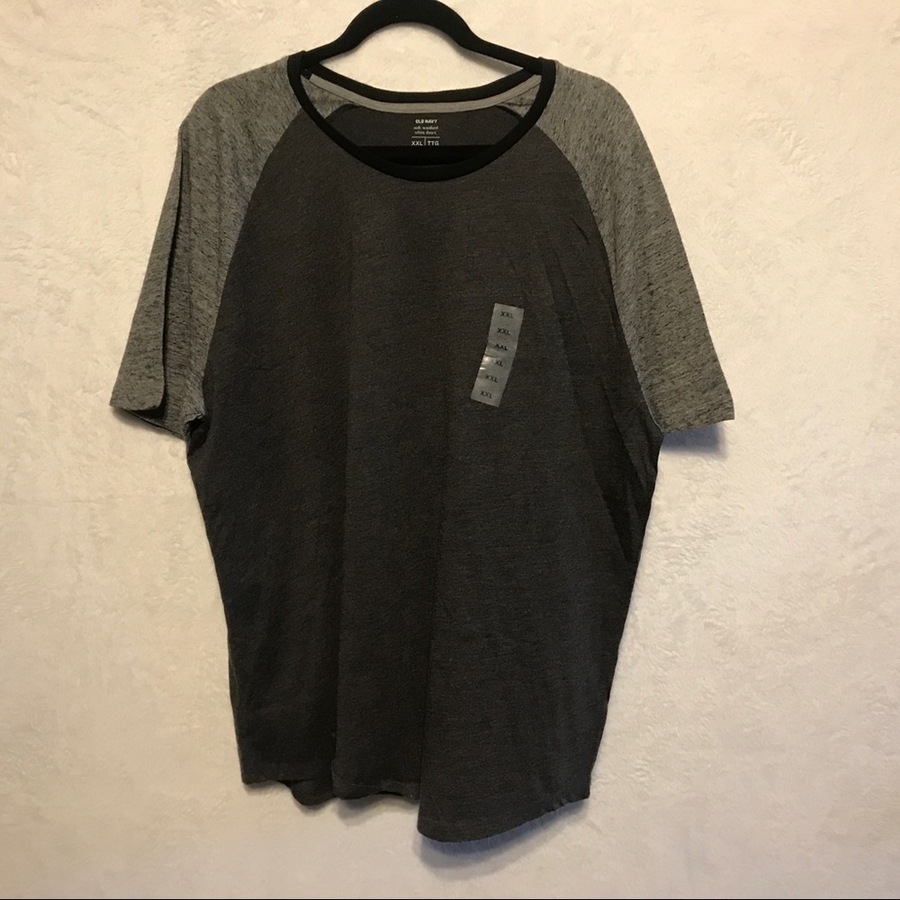 OLD NAVY men’s gray T-shirt.